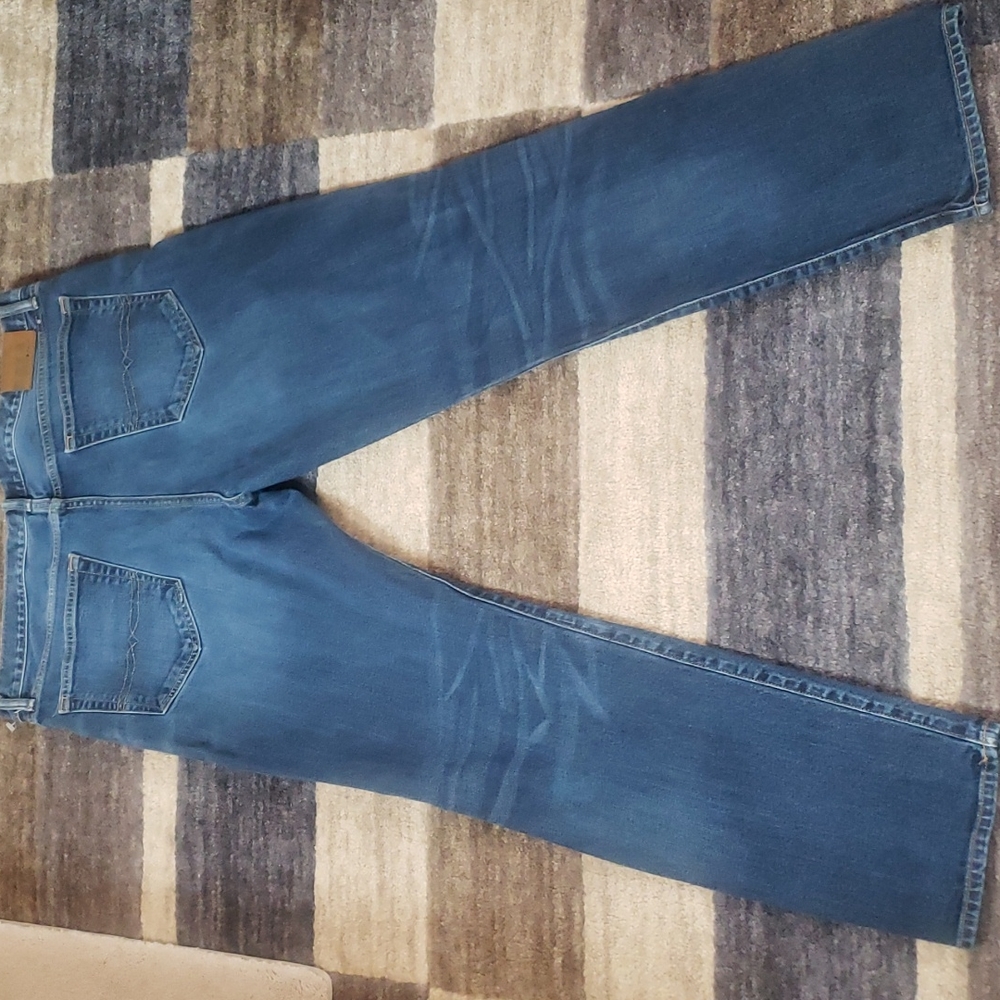 Lucky brand 38×31 jeans.     *14